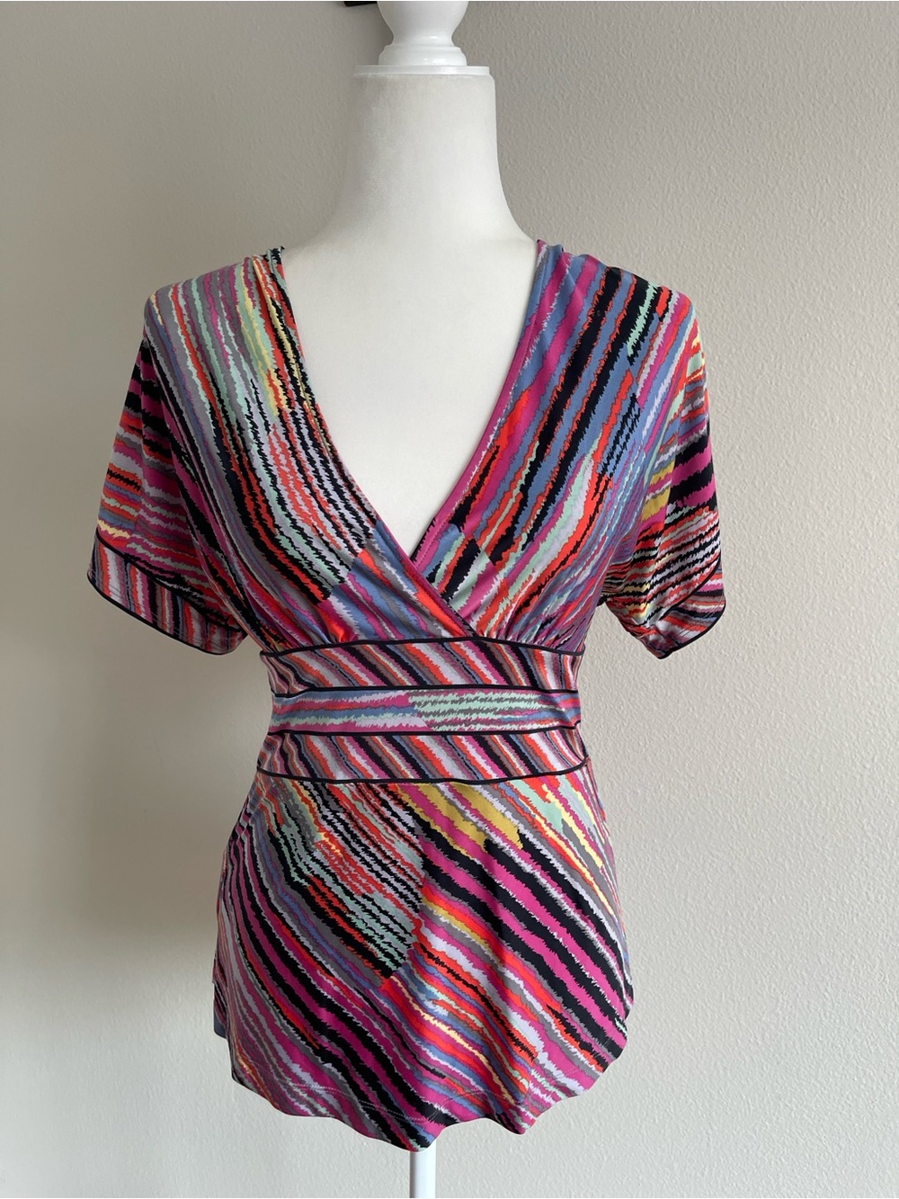 BCBGMaxAzria Multicolor Striped V-Neck Blouse